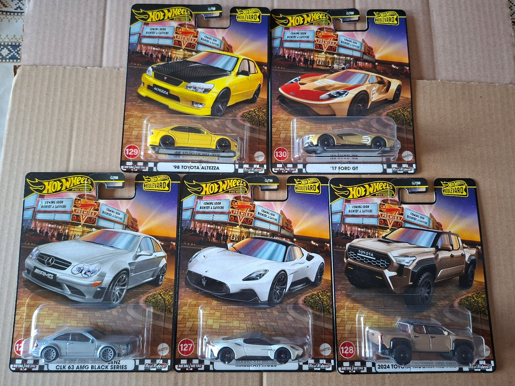 Hot Wheels Set 2025 Boulevard Mix C Toyota Mercedes Ford  Lot de 5 (NG07)