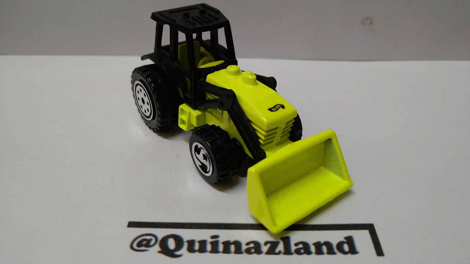 Hot Wheels Tractor 2000-103  (a14)