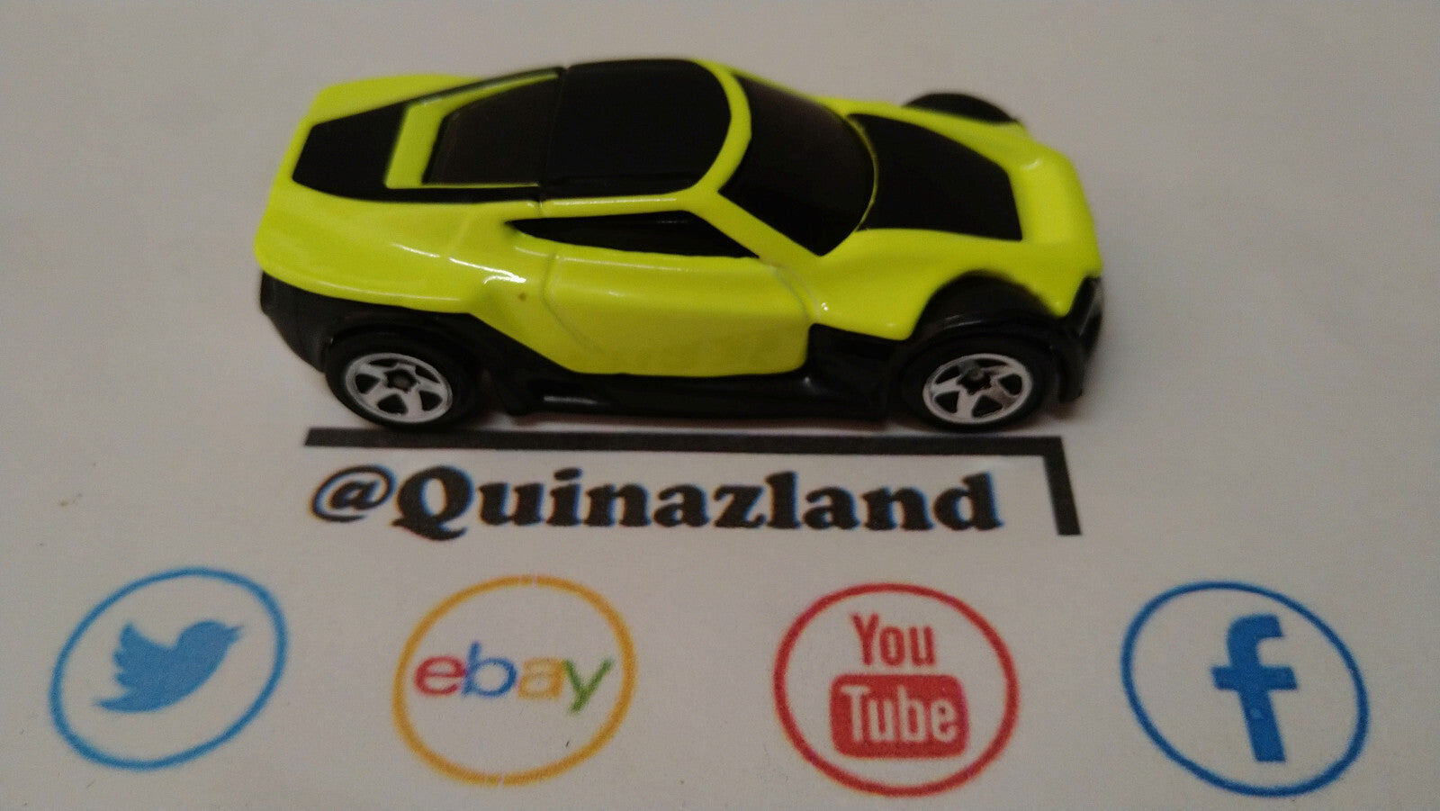Hot Wheels Symbolic 2007 mystery car   (A35)
