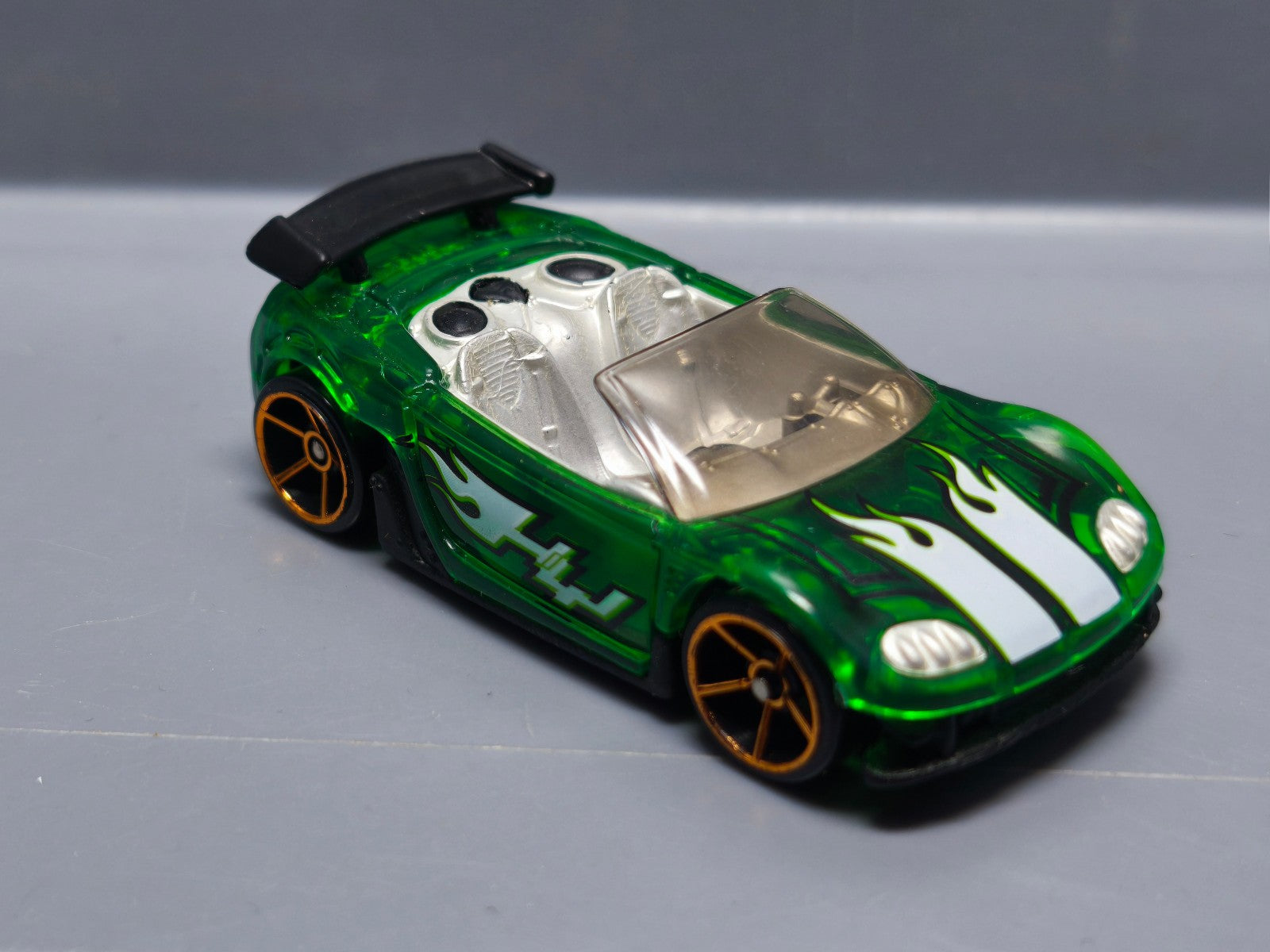 Hot Wheels Trak-tune 2006-143 (A17)