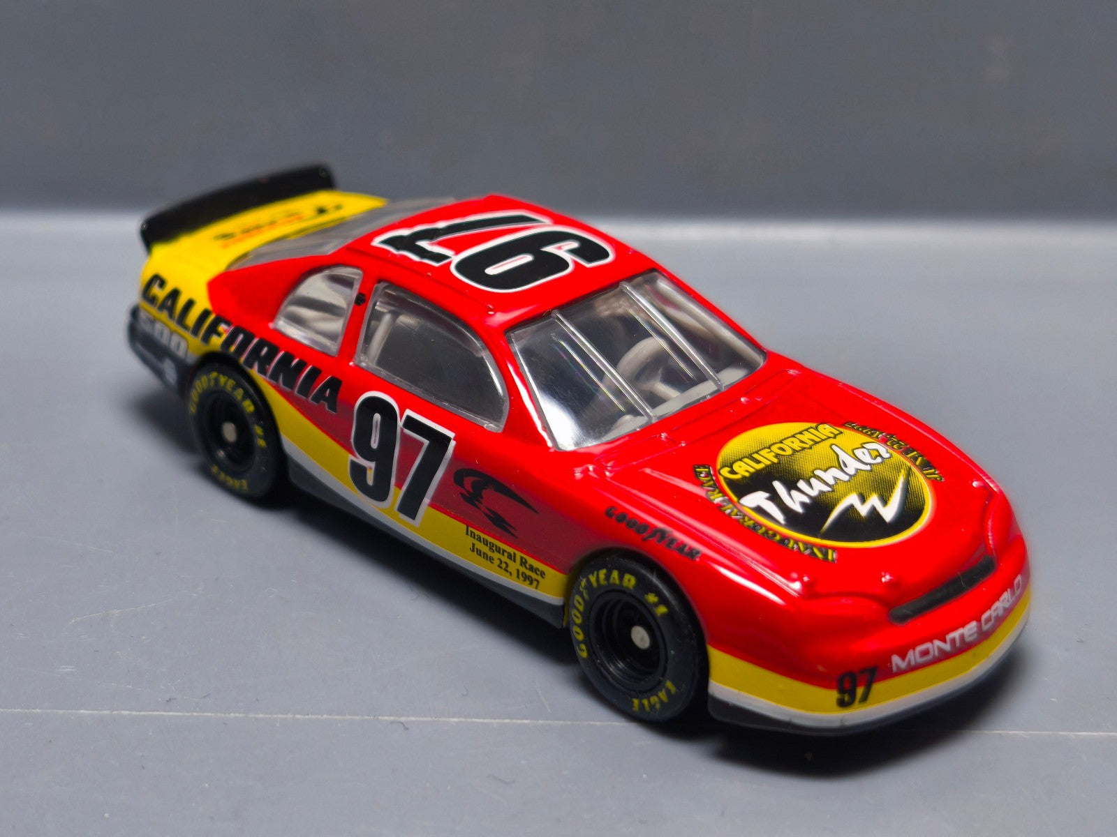 Revell  1997 Racing Chevrolet monte carlo pace car   (A20)