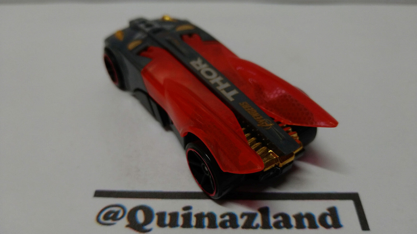 Hot Wheels 2015 avengers  Buzz bomb (A10)