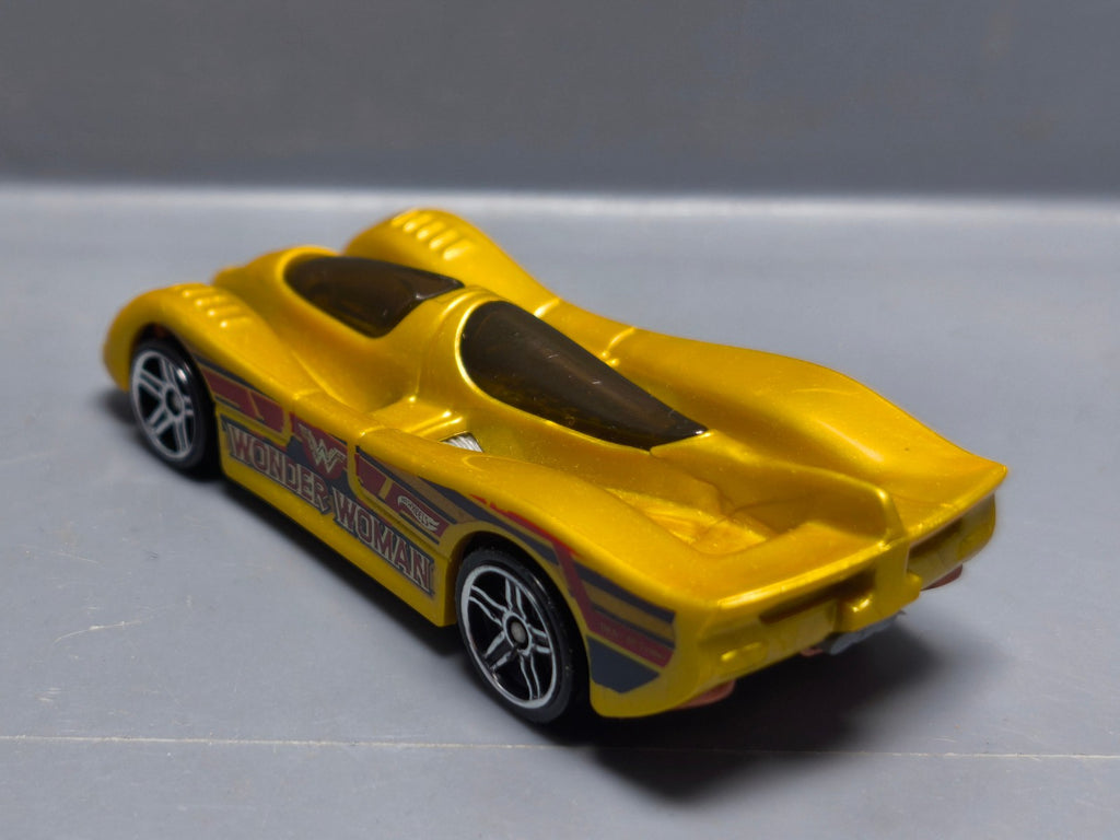 Hot Wheels 2016 batman vs superman exclusive Walmart  Power pistons    (A05)