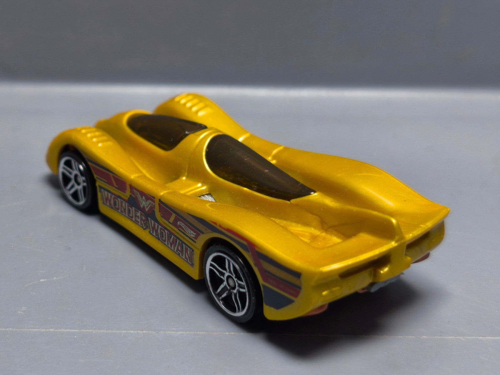 Hot Wheels 2016 batman vs superman exclusive Walmart  Power pistons    (A05)