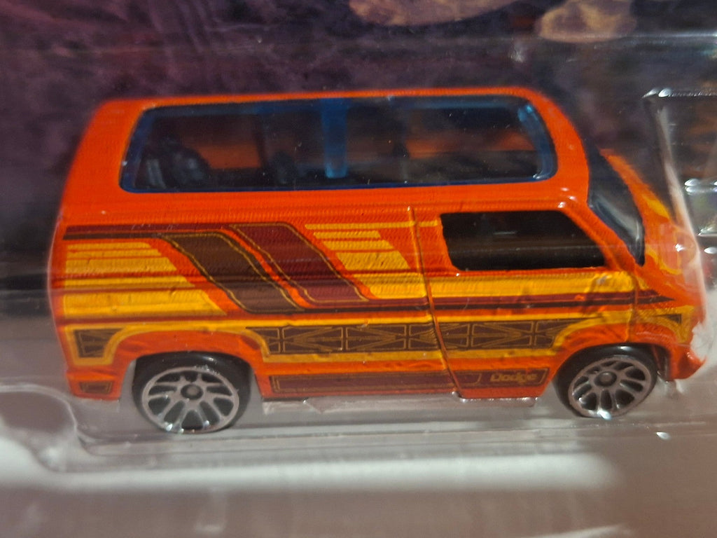 Hot Wheels 2025 Surf’s Up CUSTOM ’77 DODGE VAN (NP29)