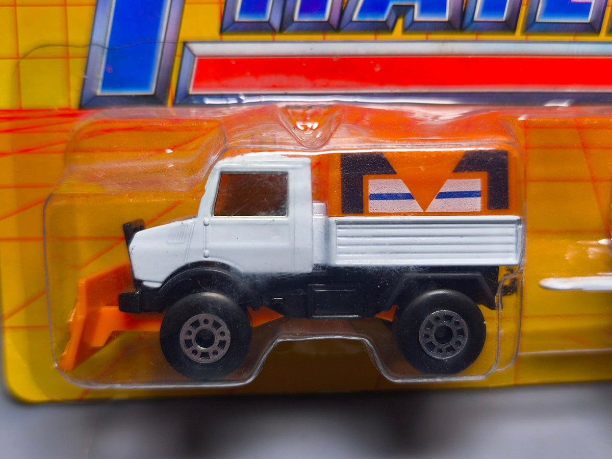 Matchbox Trailers Mercedes-Benz Unimog snow plow and trailer  (CT04)