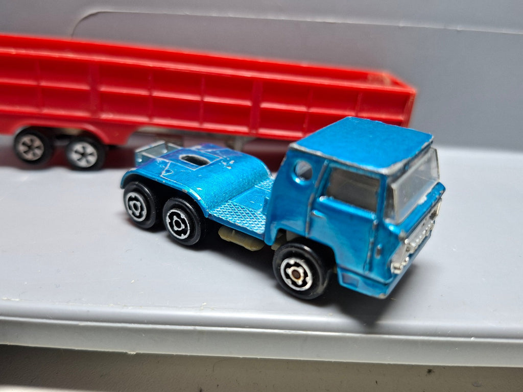Majorette Bernard maraîcher  (CP02)