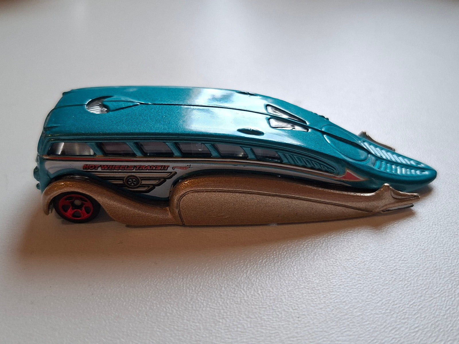 Hot Wheels Low flow  2011-176  (DV013)
