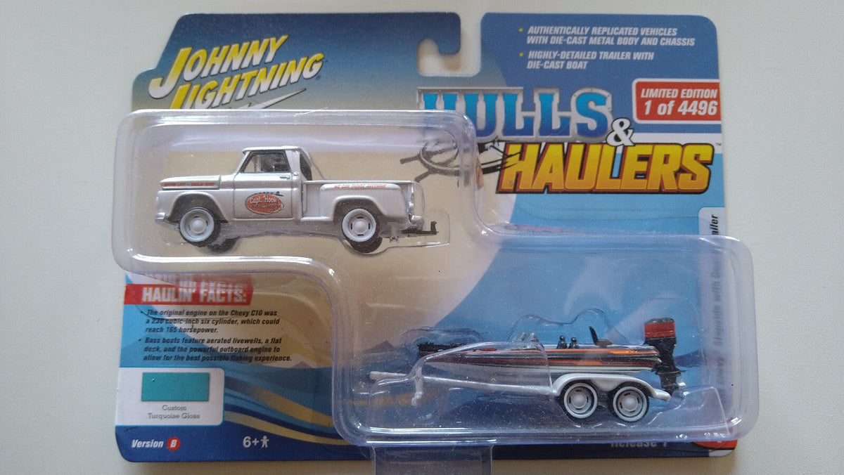 Johnny Lightning Hulls & Haulers 1965 Chevy Stepside Pickup & Boat Chase (CT03)