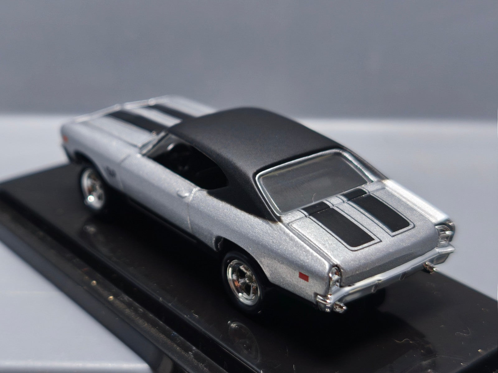 Hot Wheels 2001 100% 1969 chevelle   (CP11)