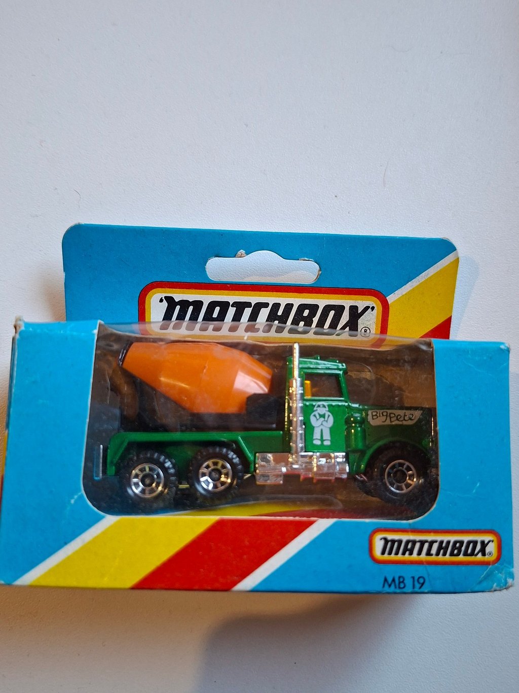 Matchbox 1982 mainline  Peterbilt cement mixer version homme blanc (NP31)