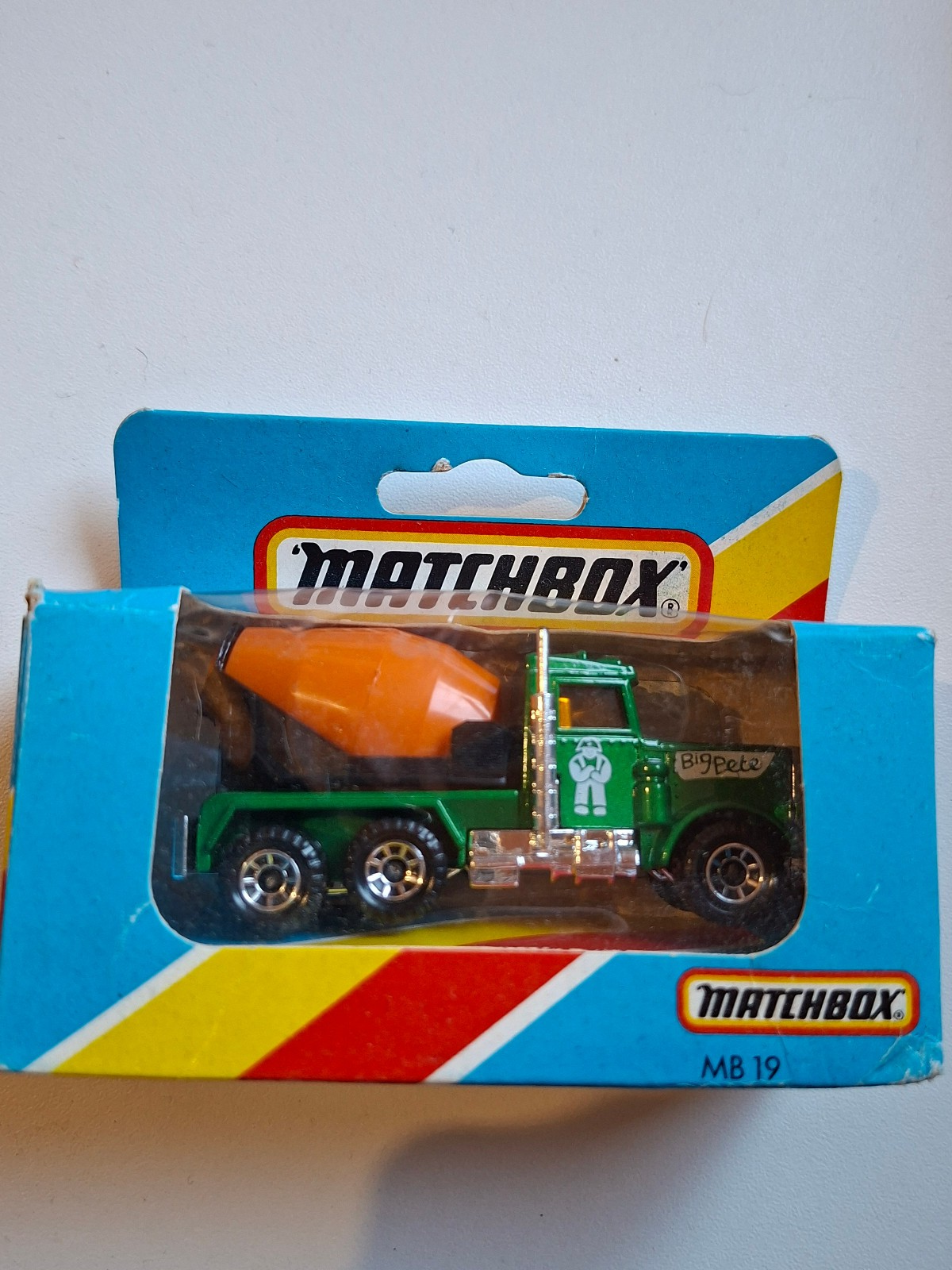Matchbox 1982 mainline  Peterbilt cement mixer version homme blanc (NP31)