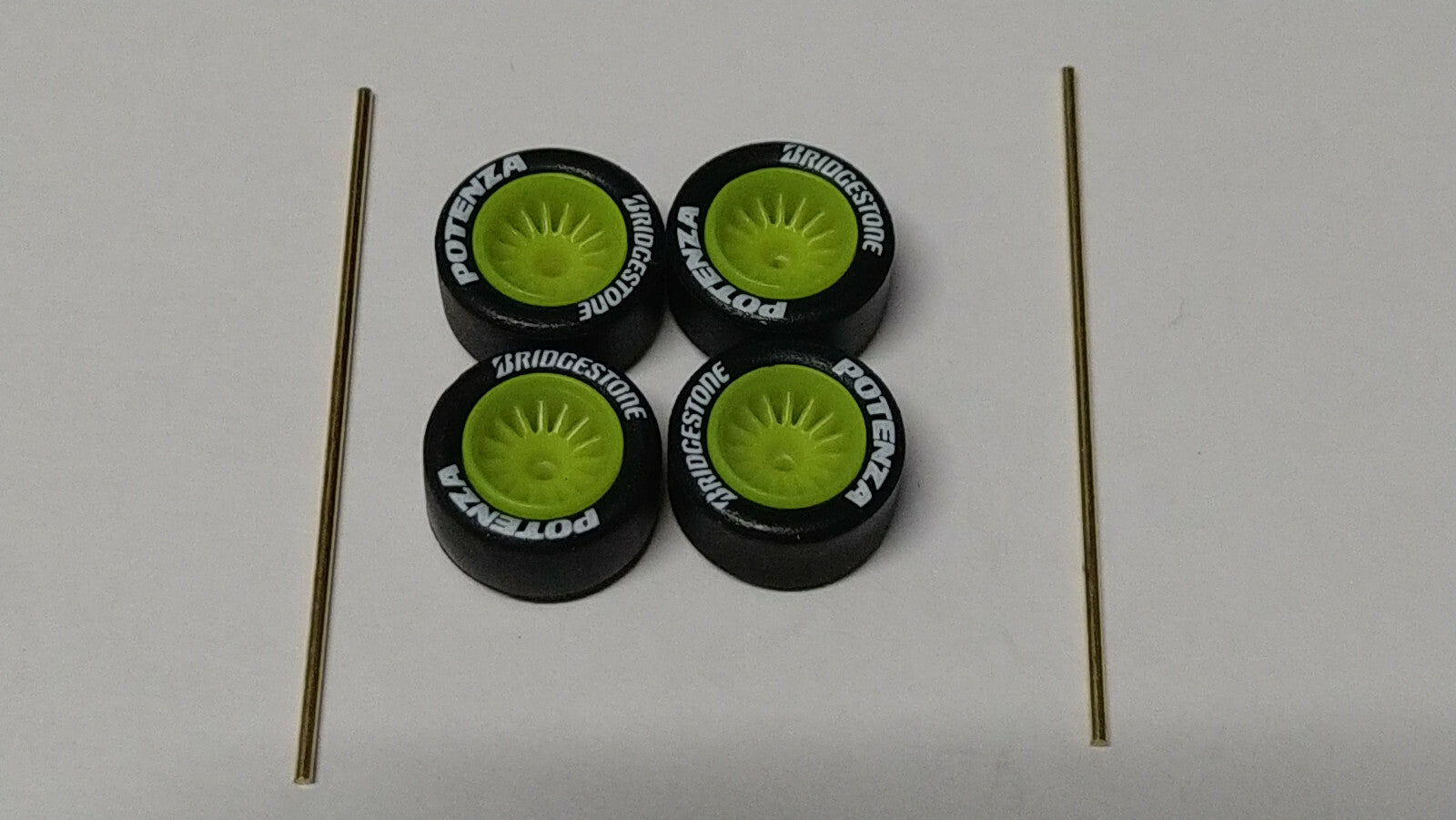 Set de jantes Bridgestone Potenza jaune  15 branches pneu gomme pour Custom (ET)
