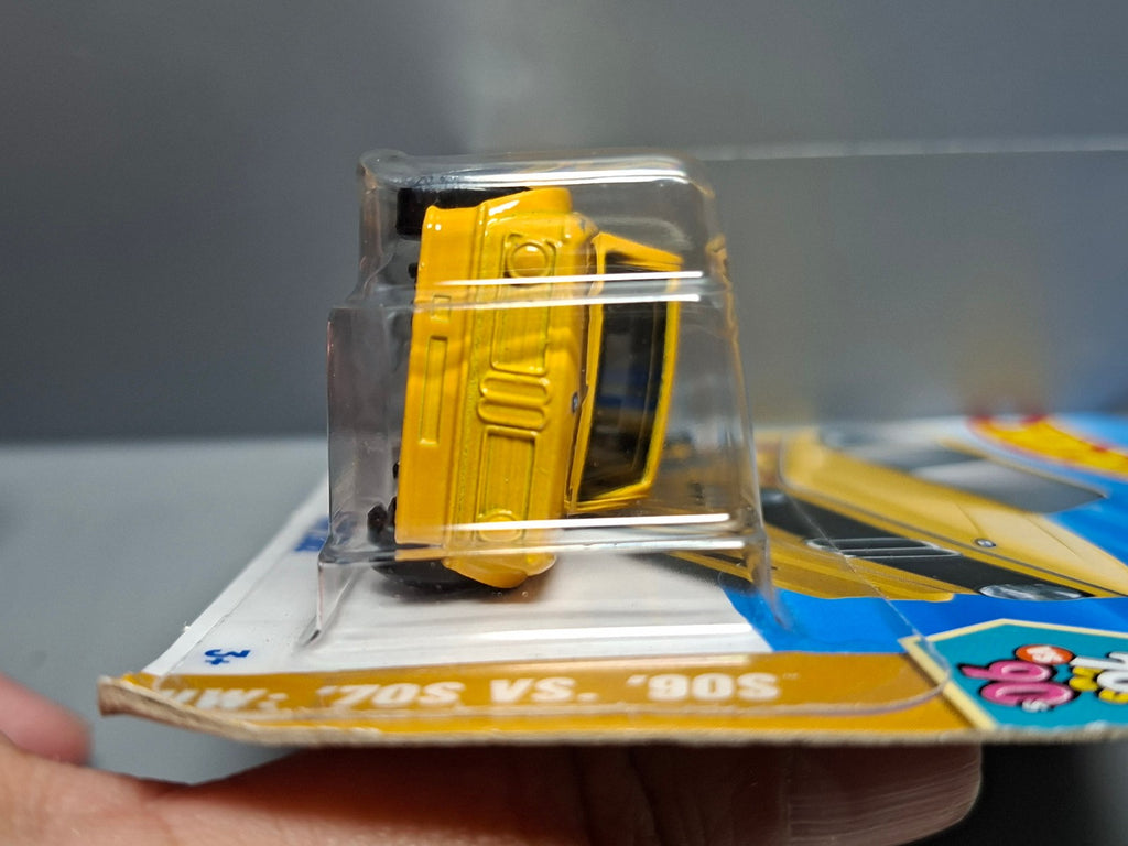 Hot Wheels BMW 2002  2025-077  (CP04)