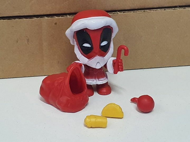 Marvel Bandai figurine Deadpool Chimichanga surprise rouge Père noël