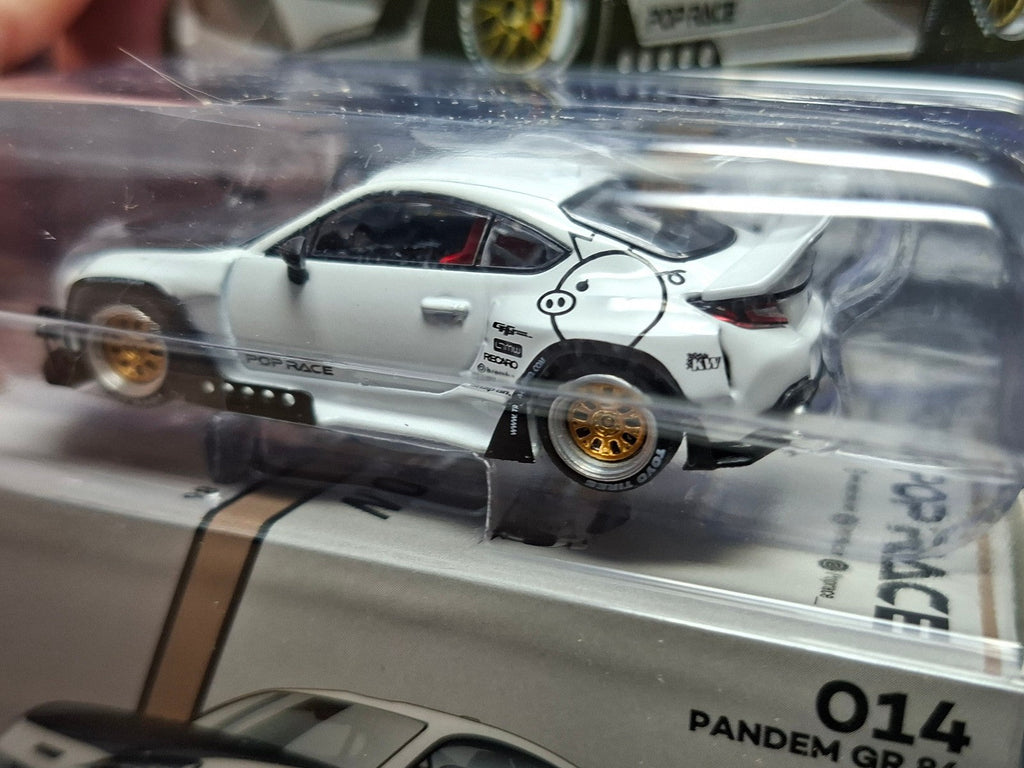 Pop Race 1/64 Toyota Pandem GR86, crystal white pearl (NG04)