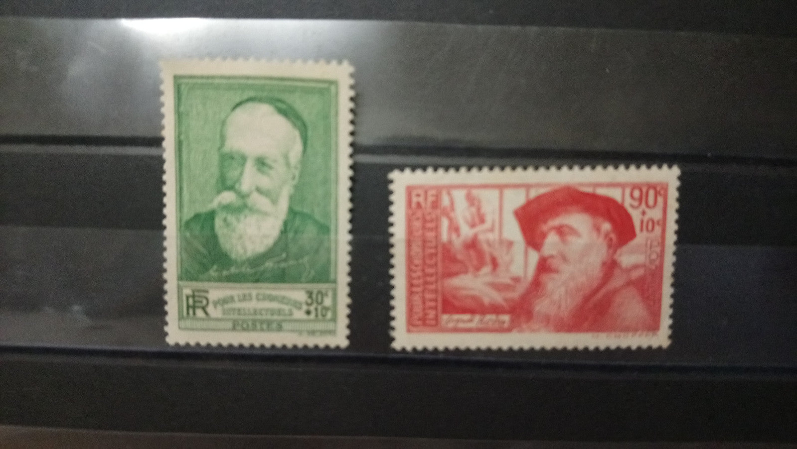 Lot 2 Timbres France Chômeurs intellectuels 1937
