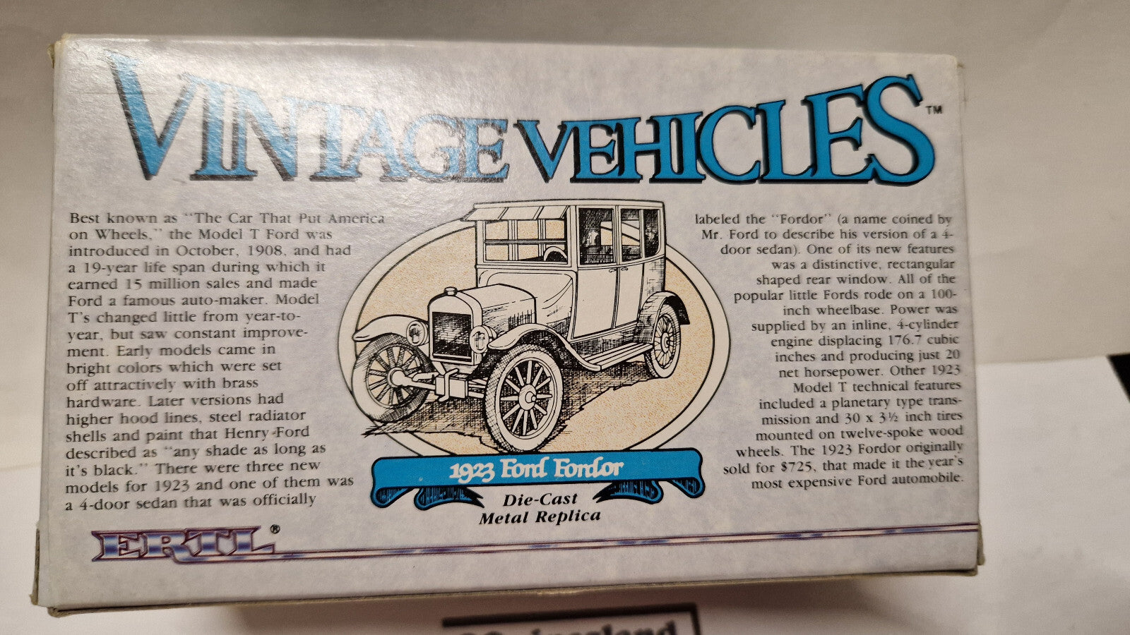 Ertl 1/43 Vintage vehicles 1923 Ford fordor (NG29)