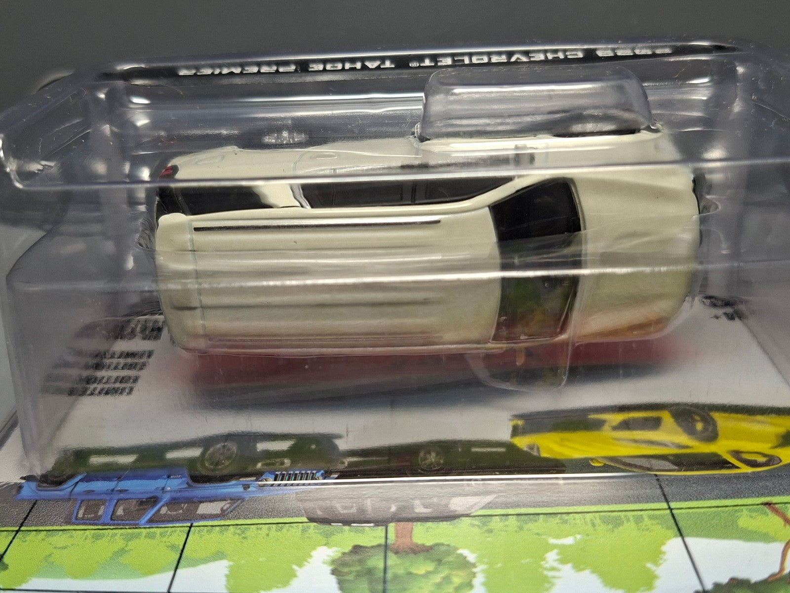 Greenlight Showroom Floor Series 4 2023 Chevrolet Tahoe Premier    (NG74)