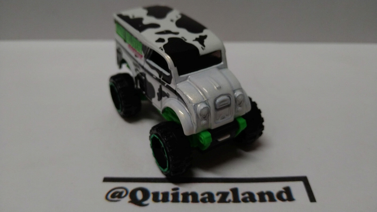 Hot Wheels Monster Dairy Delivery 2012-028 (A22)