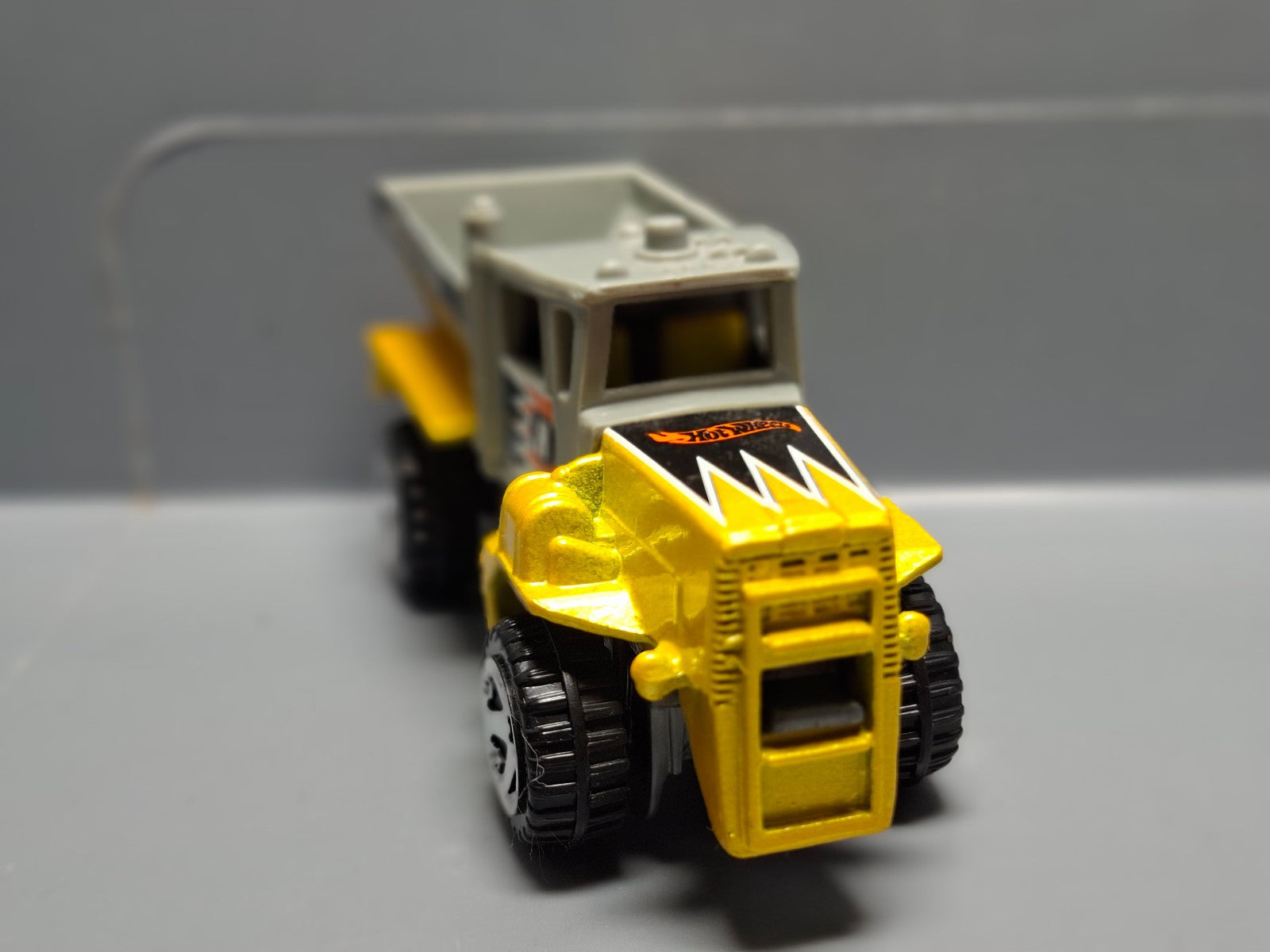 Hot Wheels Oshkosh snowplow version OR5SP thailand 2002-171  (CP05)