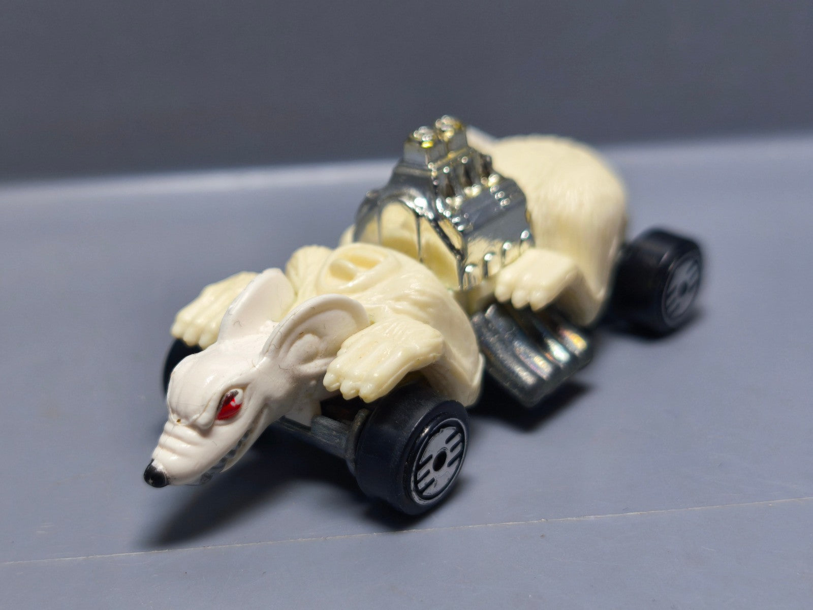 Hot Wheels 1988 speed demons Ratmobile  (A12)