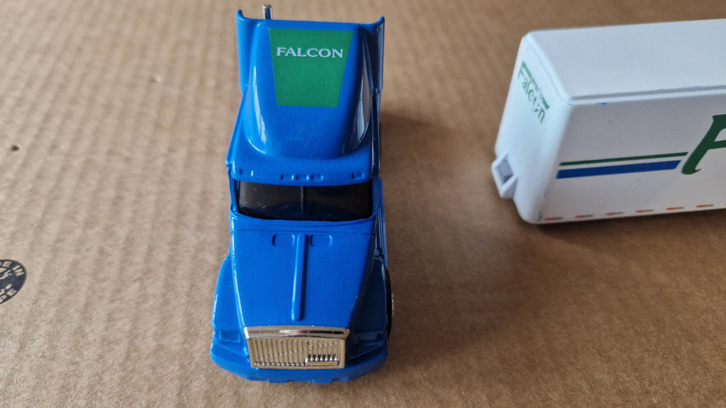 ERTL White GMC aero integral Falcon (NP25)