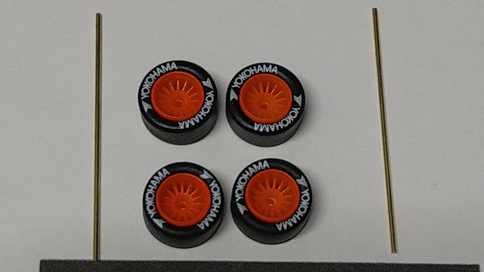 Set de jantes Yokohama Orange 15 branches pneu gomme pour Custom (ET)