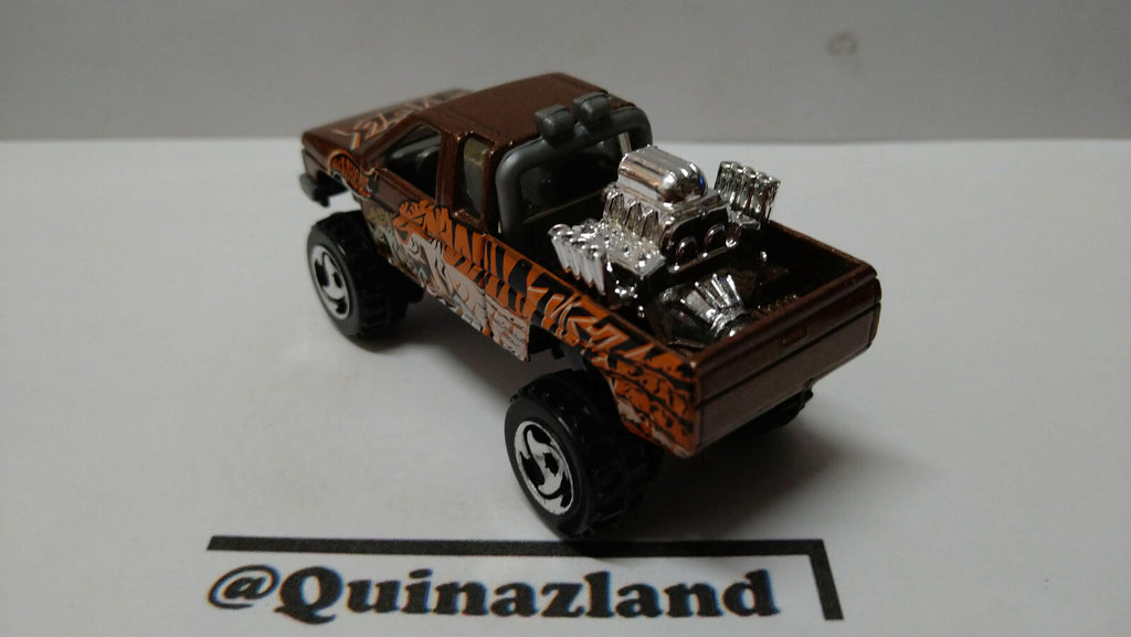 Hot Wheels Nissan hardbody 2000-021  (A16)