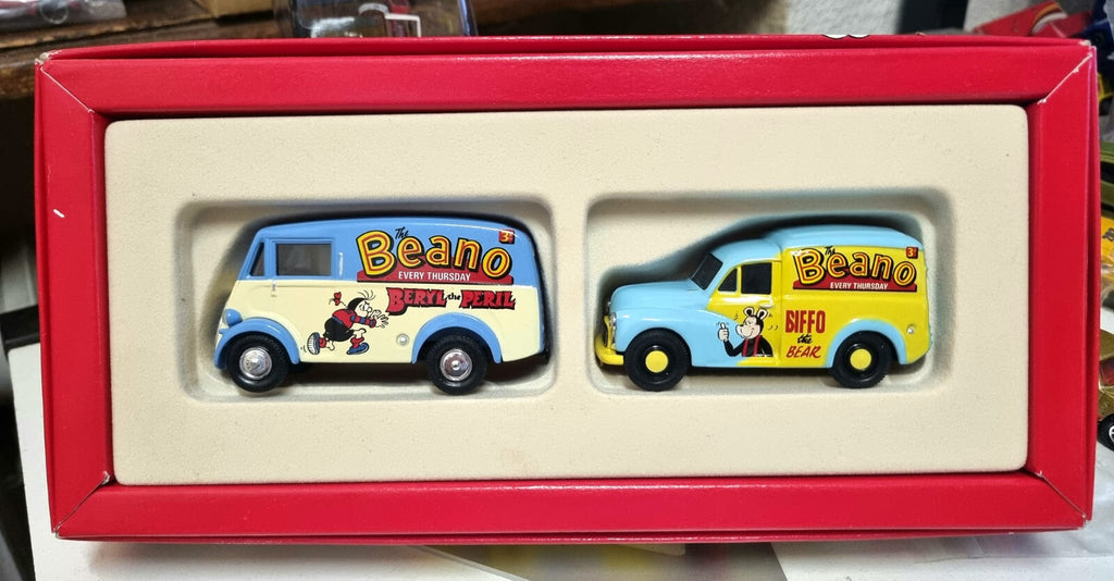 Corgi 1/43 Comics classics limitée à 8000 exemplaires Morris 1000 van et    (ET)