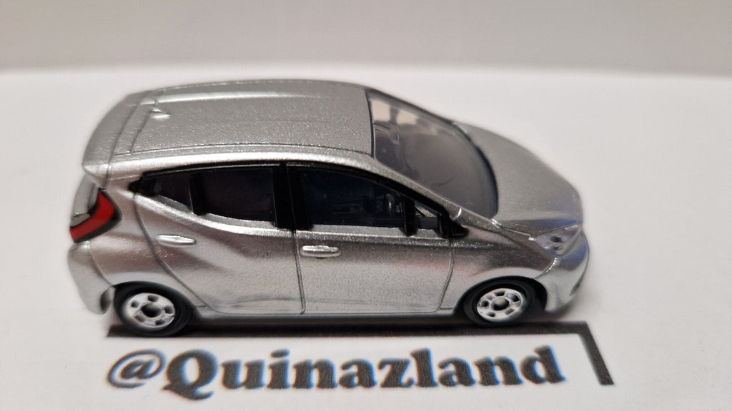 Tomica 2022 regular Toyota aqua 1/59   (CP05)