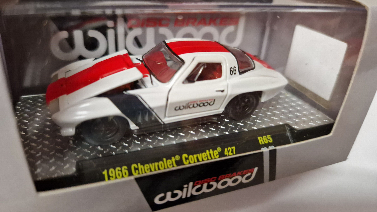 M2 Machines Auto meets série 65  1966 chevrolet corvette 427   (NP30)
