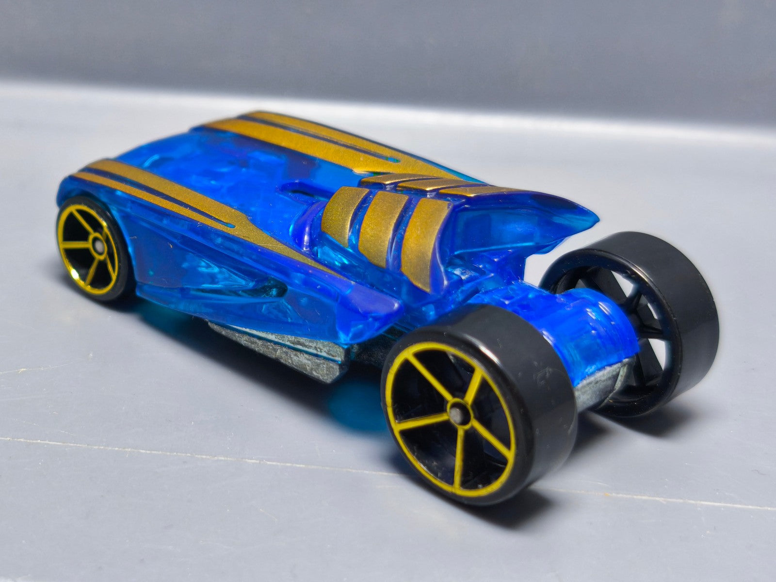 Hot Wheels Pharodox 2006-010 version OH5SP gold (A18)