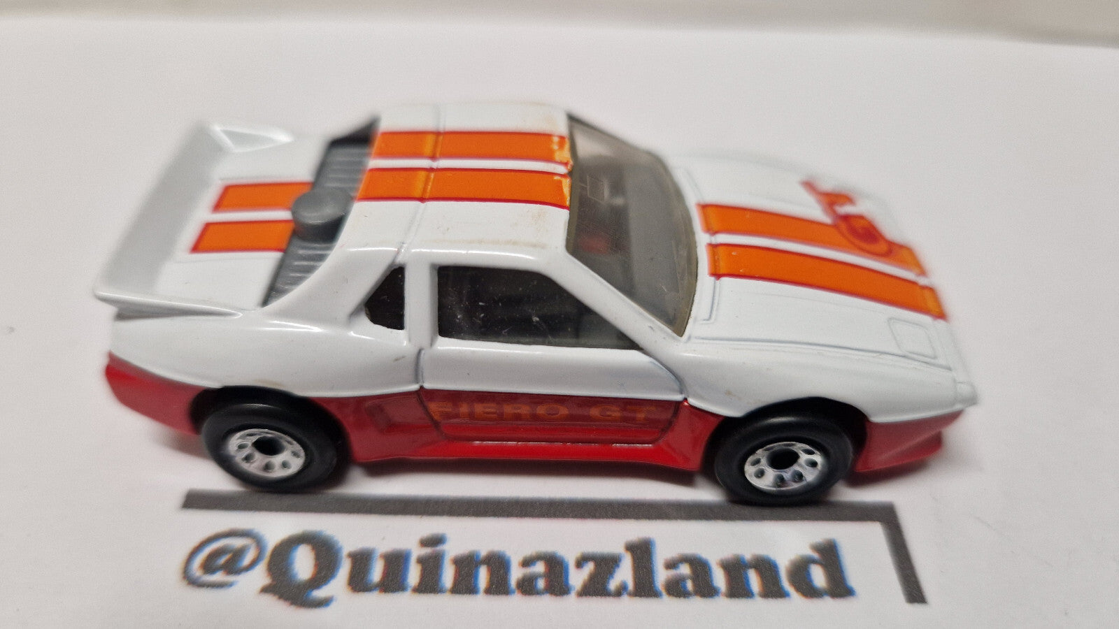 Matchbox 1987 mainline Pontiac fiero    (A26)