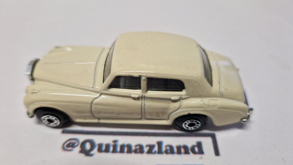Matchbox 1982 mainline  Rolls royce silver cloud II version crème   (A06)