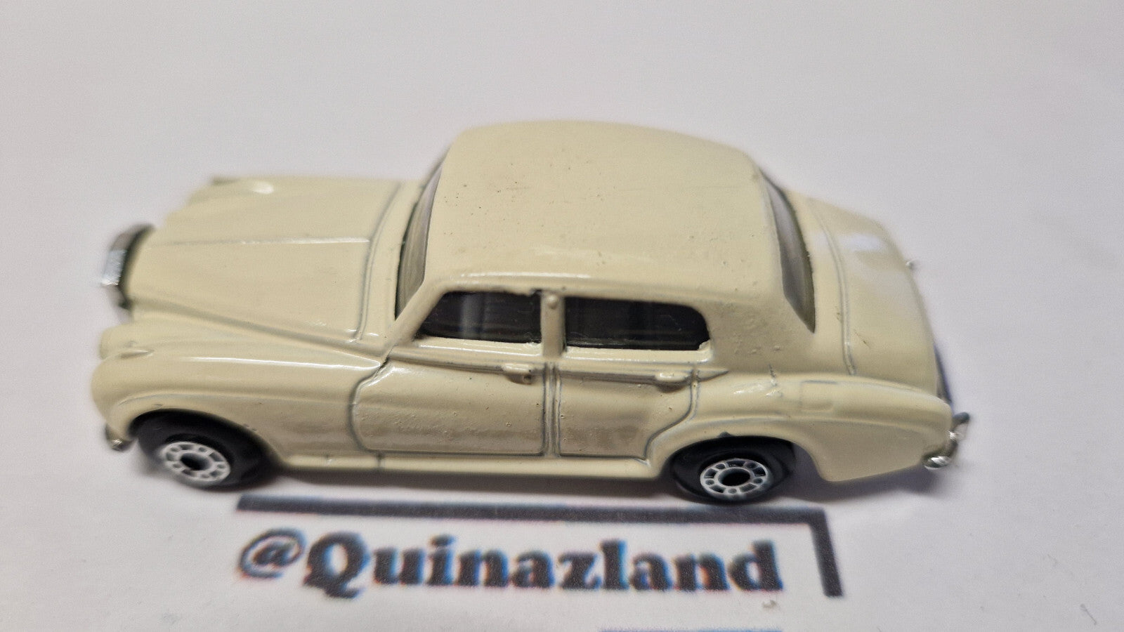 Matchbox 1982 mainline  Rolls royce silver cloud II version crème   (A06)