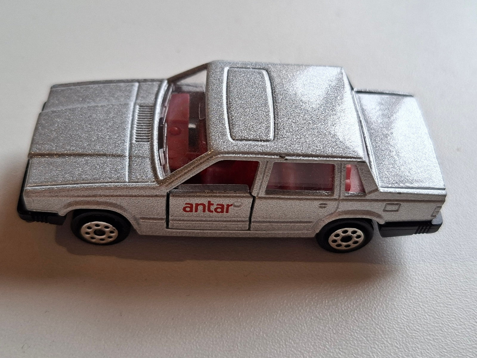 Majorette Club cadeau elf  Volvo 760 GLE  (A06)
