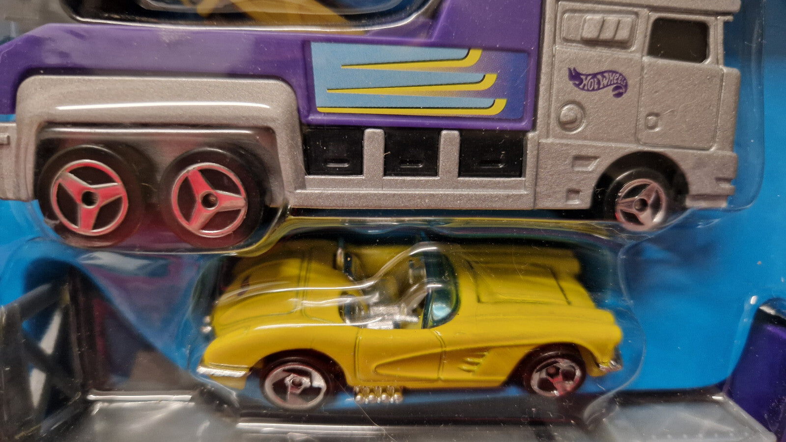 Hot Wheels 2000 exclusive target Kool toyz '58 Corvette   (ET)