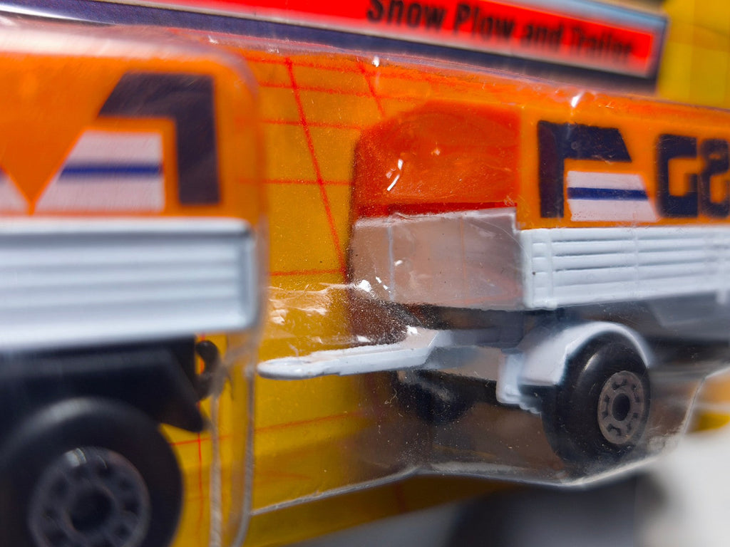 Matchbox Trailers Mercedes-Benz Unimog snow plow and trailer  (CT04)