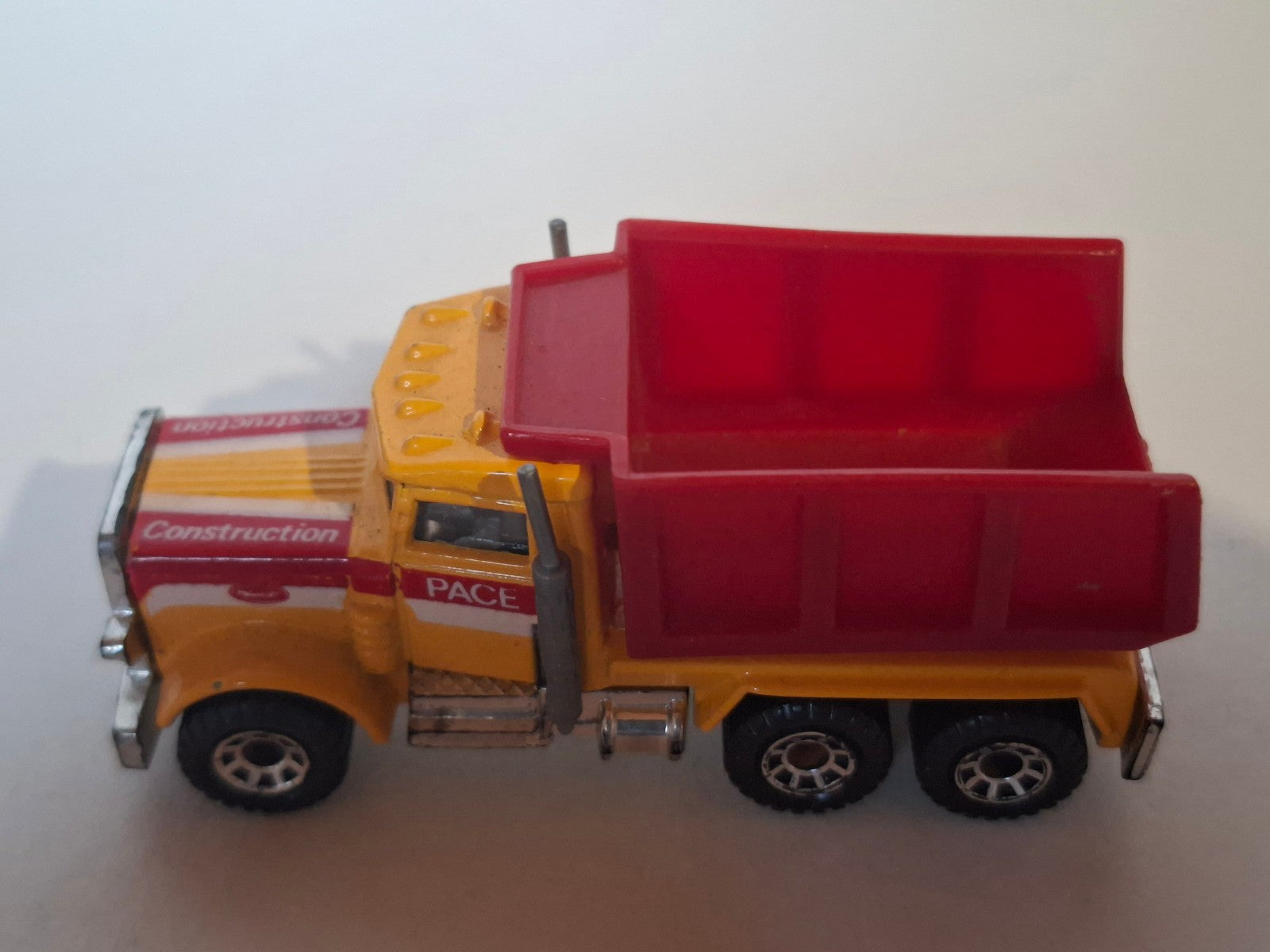 Matchbox Peterbilt dump truck    (A02)