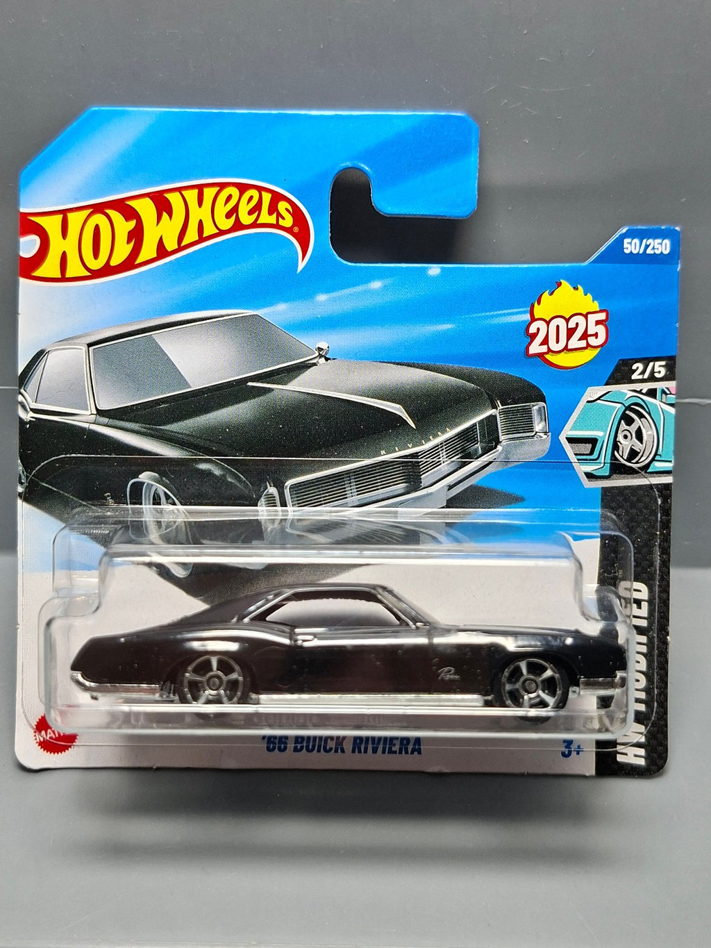 Hot Wheels '66 Buick riviera  2025-050 (NP01)