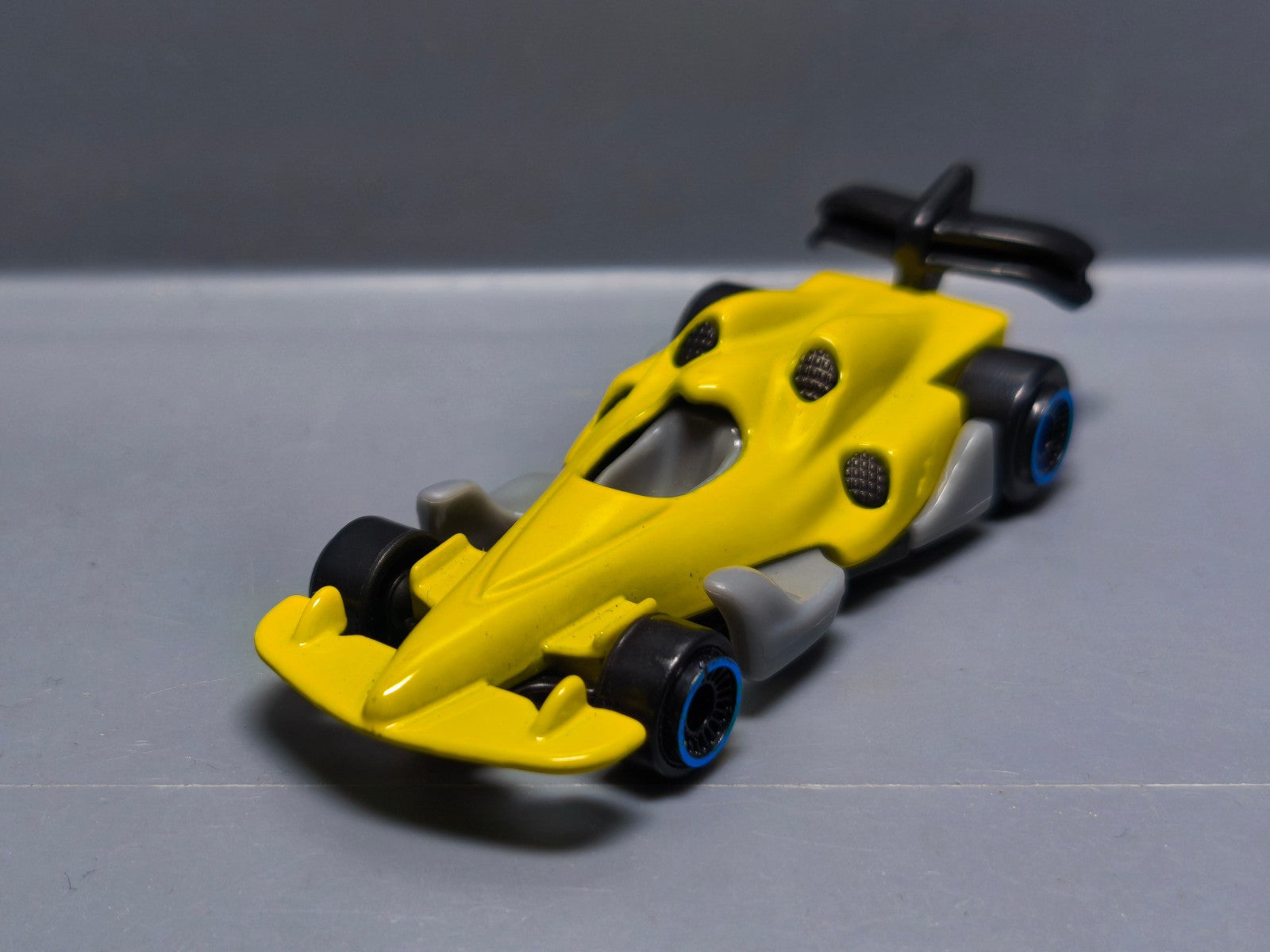 Hot Wheels Open wheel racer 2012 promo mcdo    (A02)