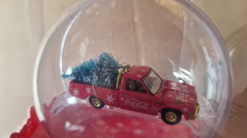 M2 Machines Chase Exclusive Coca Cola Ornament 1976 Datsun 620 Pick Up (CT09)