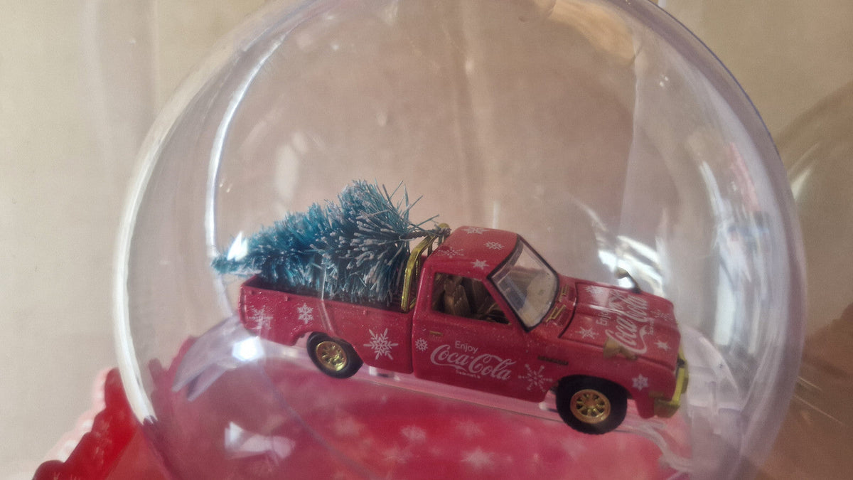 M2 Machines Chase Exclusive Coca Cola Ornament 1976 Datsun 620 Pick Up (CT09)