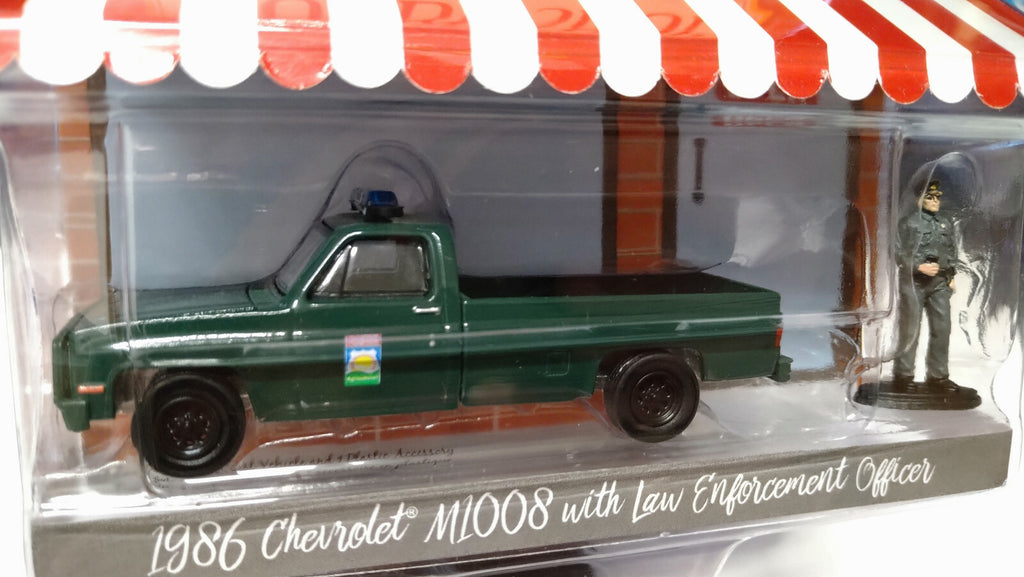 Greenlight Hobby Shop 1986 Chevrolet M1008 & Law Enforcement Officier (NG52)