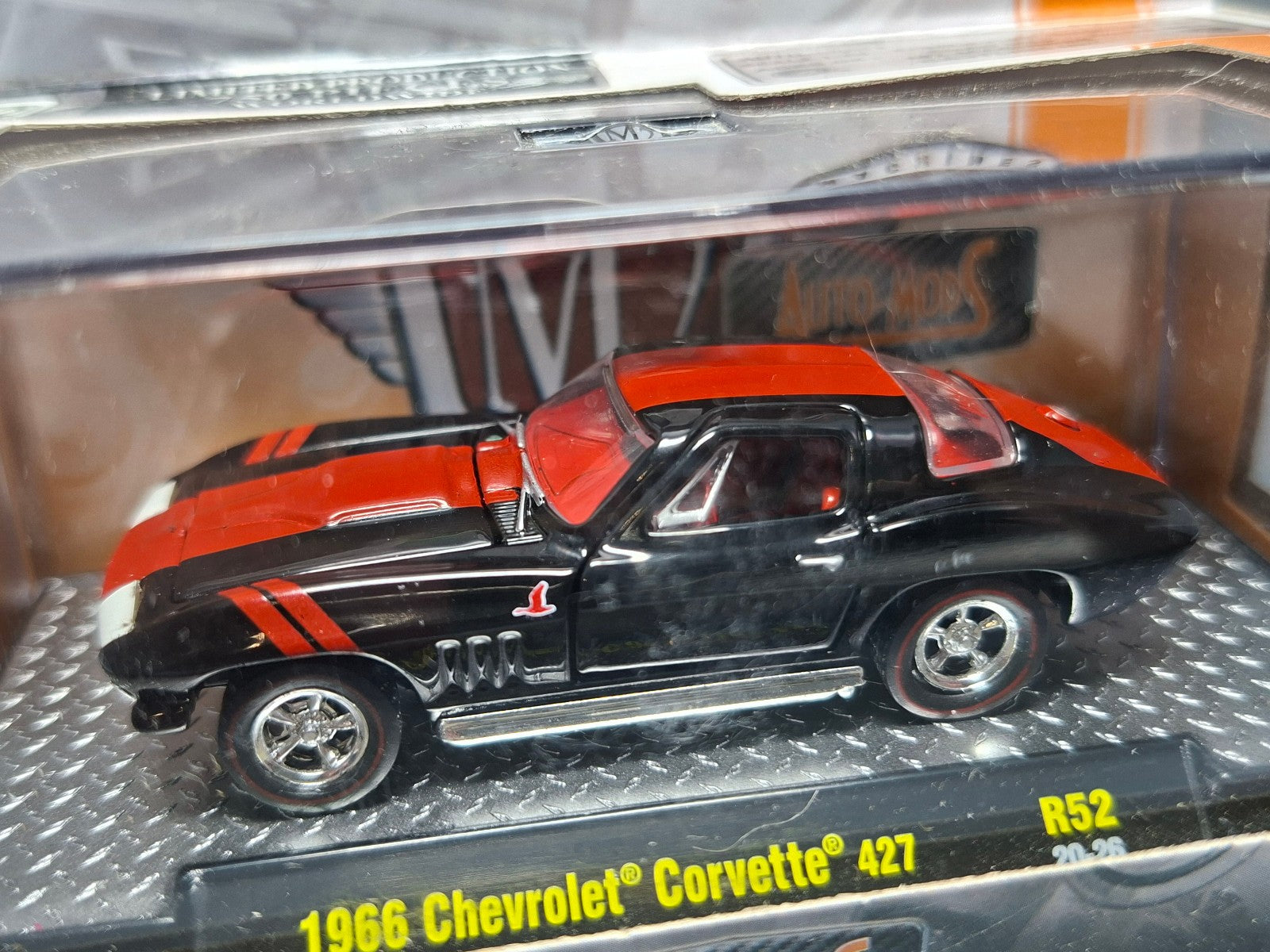 M2 Machines 1966 Chevrolet Corvette 427 Chase 750pcs (CP07)