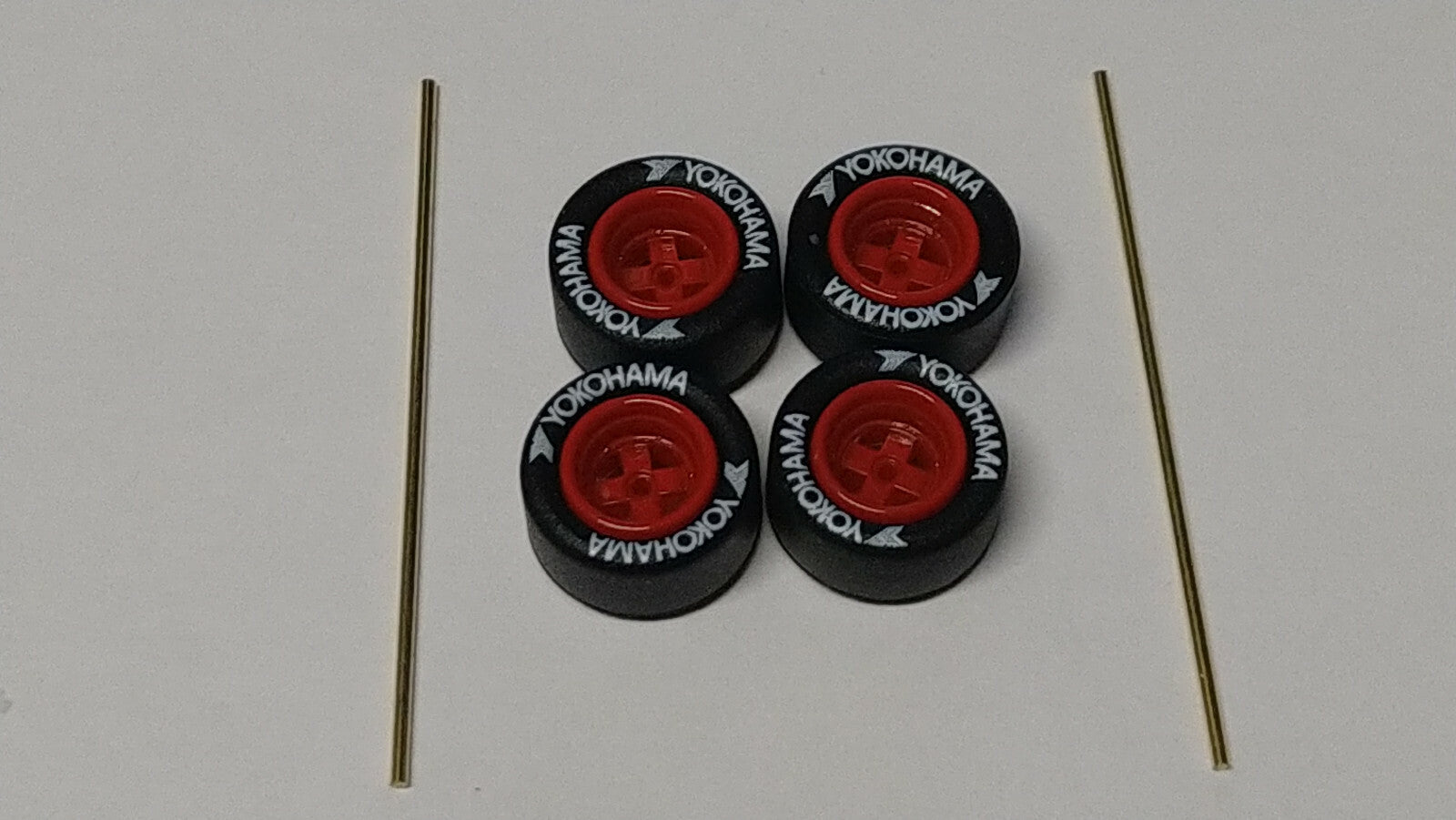Set de jantes Yokohama rouge 4 branches pneu gomme pour Custom (ET)