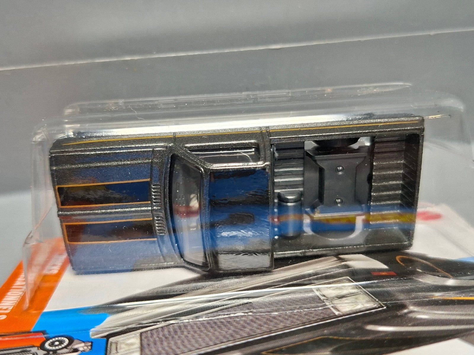 Hot Wheels '83 chevy silverado   2025-157 (NP12)