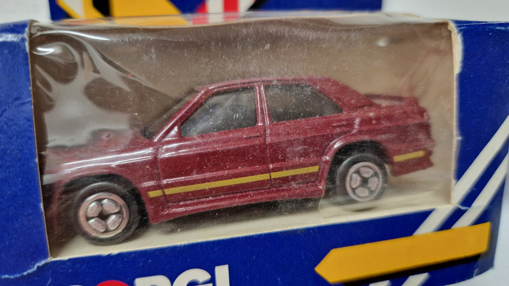 Corgi  Mercedes 190E 2.3/16  boite et bulle abimées (NP13)