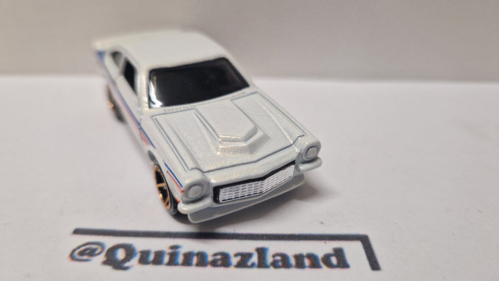 Hot Wheels Custom v8 vega 2010-129  (A25)